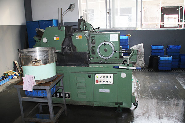 centerless-grinding-machine